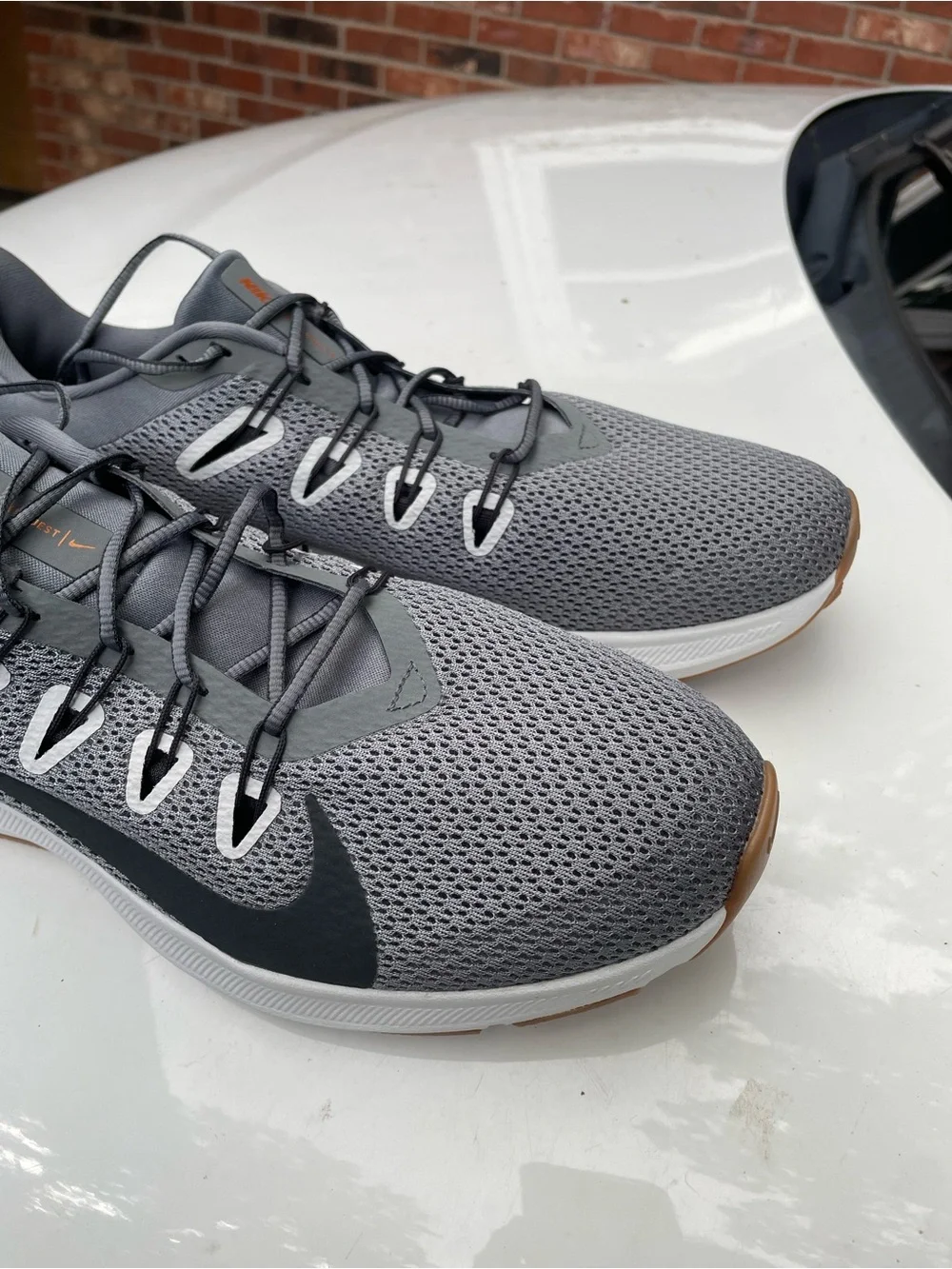 New Nike Quest 2 Smoke Grey Gum Running Shoes Size 10.5 Men’s